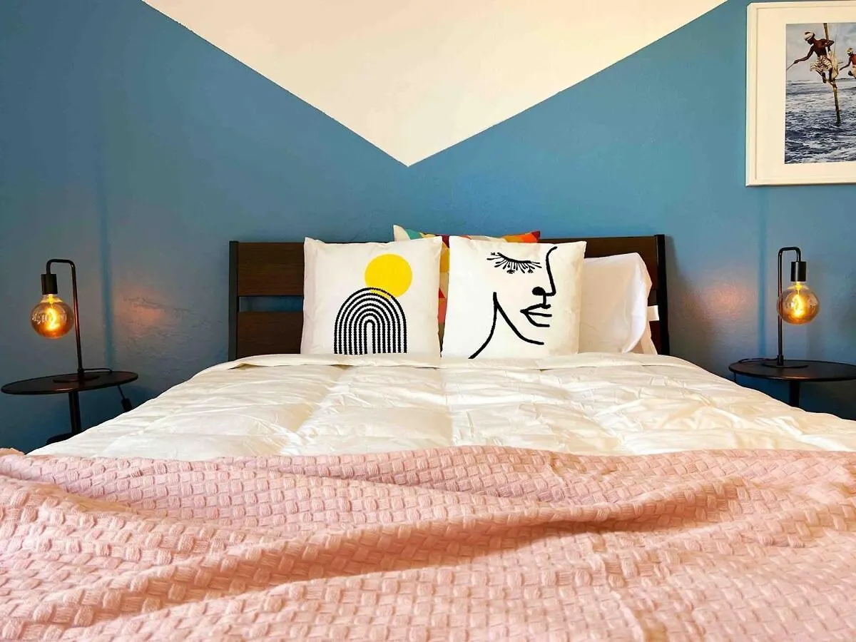 Spacious 2Br In San Juan W Parking Walk To Beach!